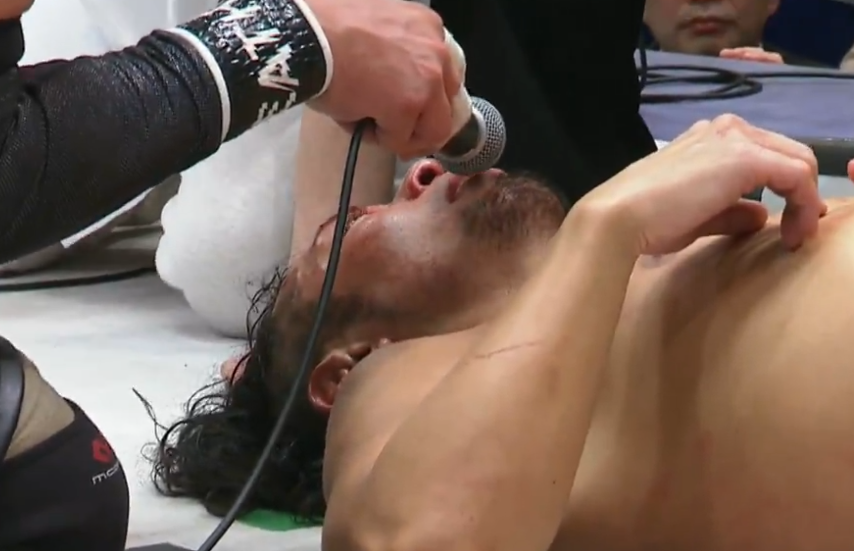 DDT 高梨将弘 頸椎損傷 マイク